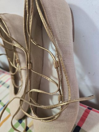 Bailarinas Beige y Doradas Talla 37