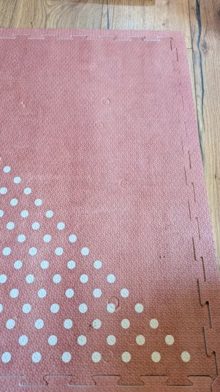 Puzzle suelo bebé rosa con puntos blancos