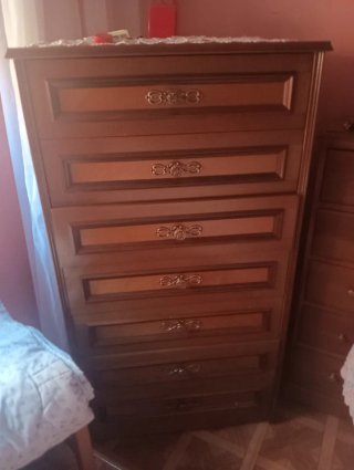 Cómoda de madera con 7 cajones