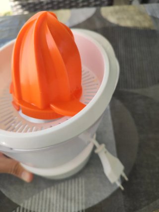 Exprimidor eléctrico naranja