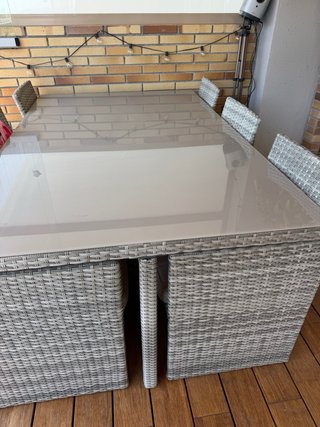 Mesa Terraza y 6 Sillas. Como nuevo. Negociable