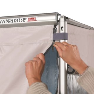 Cerramiento toldo marca LEINWAND Avancé completo.