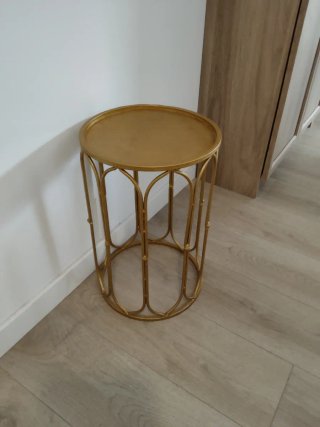 Mesa auxiliar metal dorado