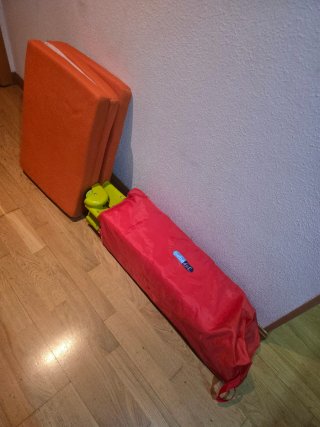 Cuna de viaje para bebé con colchón extra