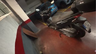 GTS 330 Maxi Scooter Negra
