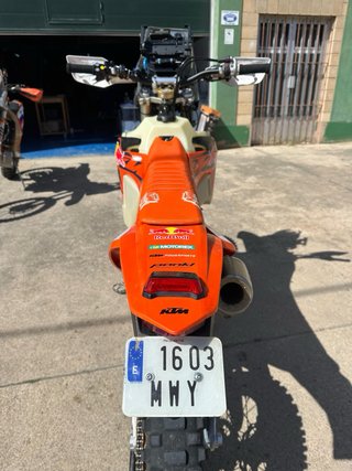 KTM EXC Champion Edition lista para competir