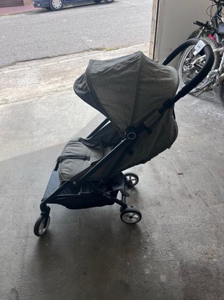 Carrito de bebé plegable y ligero.