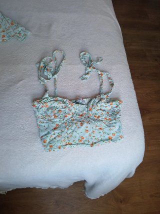 Conjunto Bershka Top y Falda Estampado Floral