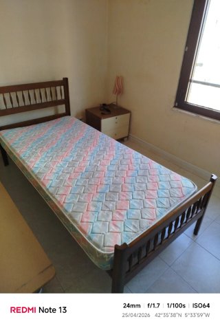 Cama 90x180, colchón y cabecero.
