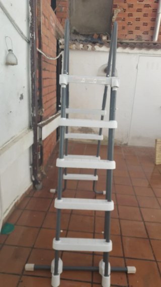 Escalera Intex Piscina 1.32m