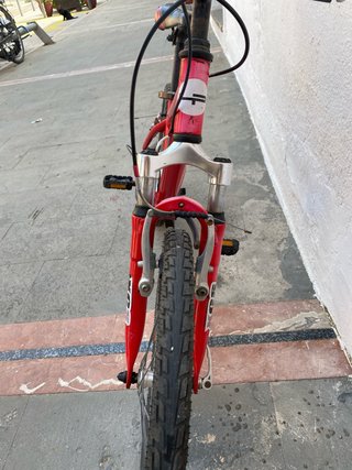 Bicicleta infantil roja