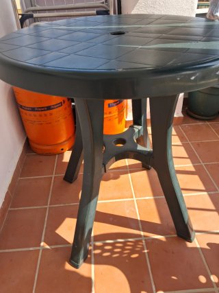 Mesa redonda de plástico verde