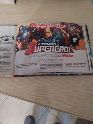Album È tempo di supereroi Coop
