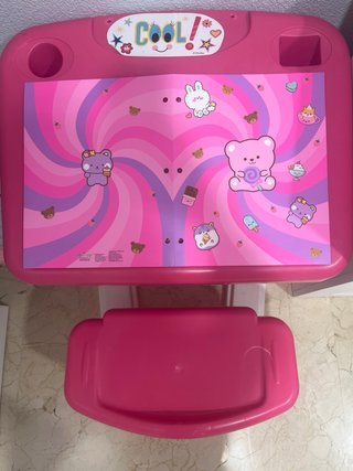 Pupitre infantil rosa con silla