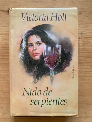 Libro Nido de Serpientes de Vctoria Holt