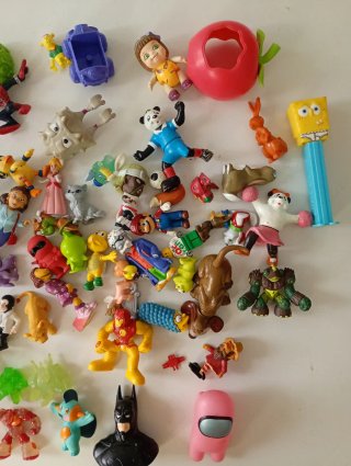 Lote de figuras de acción y juguetes
