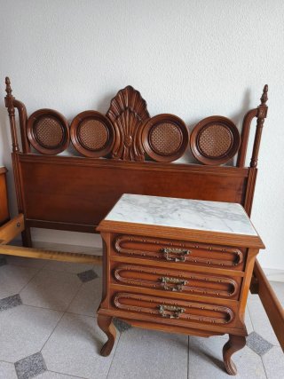 Armario, mesitas, tocador, espejo cabezal, cama...