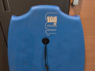 Tabla bodyboard azul para niño