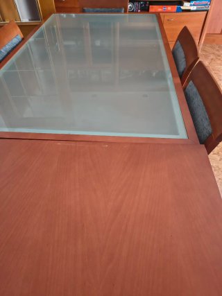 Mesa comedor cristal y sillas madera