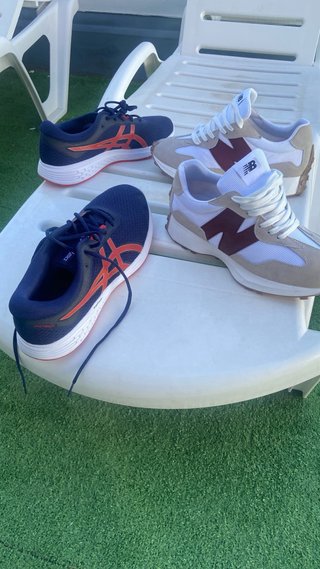 Dos pares de zapatillas