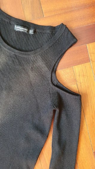 Vestido Negro Canalé Hombros Descubiertos Talla M