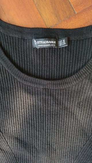 Vestido Negro Canalé Hombros Descubiertos Talla M