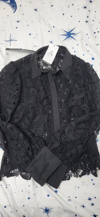 Blusa Anewsta encaje manga larga