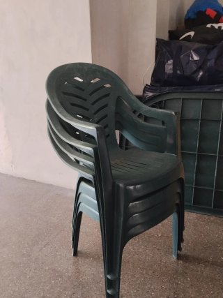 4 Sillas de exterior apilables verdes