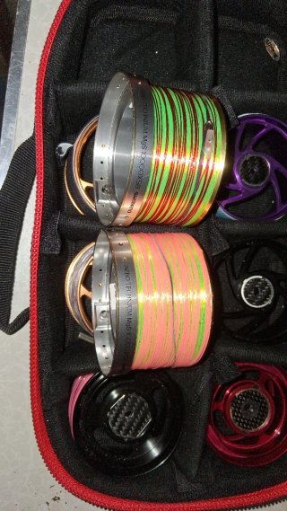 Equipo de pesca surfcasting.