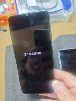 2 Samsung Smartphone per Ricambi (Nero, Bianco)