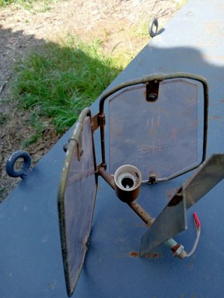 Lámpara antigua de latón y cristal