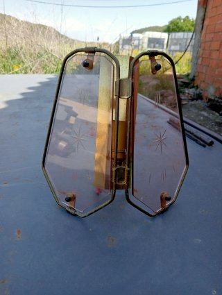 Lámpara antigua de latón y cristal