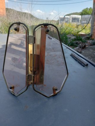 Lámpara antigua de latón y cristal