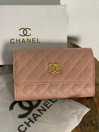 Bolso Chanel Rosa con Cadena Dorada