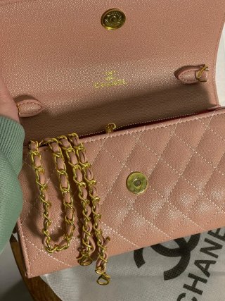 Bolso Chanel Rosa con Cadena Dorada