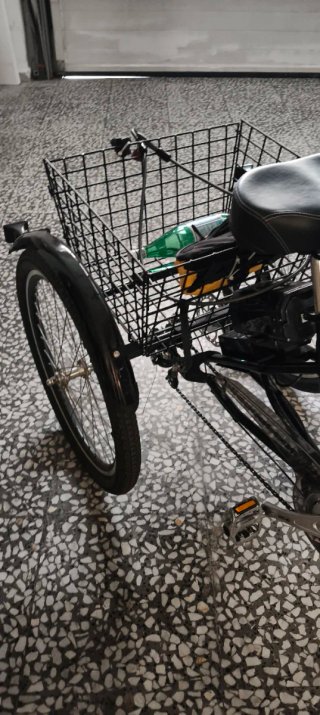 Triciclo Eléctrico Negro