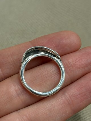 Anello a forma di piuma