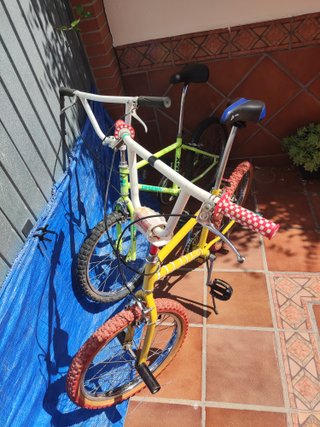2 BMX Amarillas y Verdes