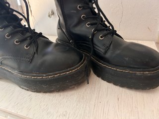 Botas negras con plataforma