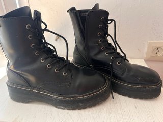Botas negras con plataforma