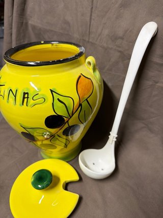 Bote grande de cerámica para aceitunas