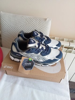 Zapatillas Asics Azul y Blanco