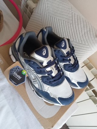 Zapatillas Asics Azul y Blanco
