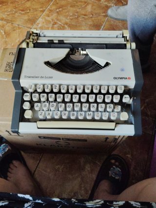 Máquina de escribir Olympia Traveller de Luxe