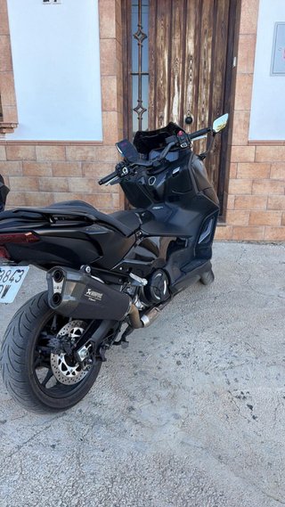 Yamaha TMAX Tech MAX 2023 Negra