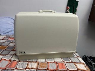 Máquina de coser Alfa Zig-Zag clásica
