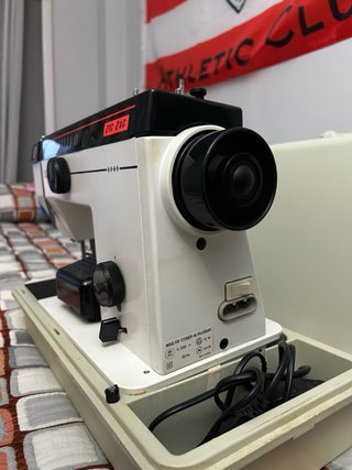 Máquina de coser Alfa Zig-Zag clásica
