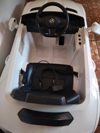 Coche eléctrico infantil