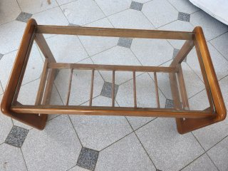 Mesita de comedor de madera y cristal
