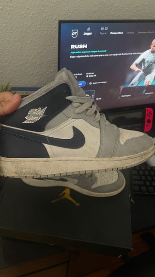 Zapatillas Jordan Air Gris y Blancas